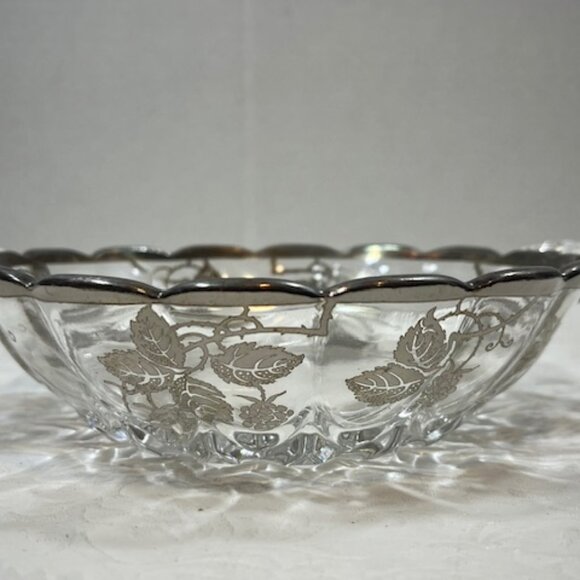 VTG Etched Glass Candy/Serving Dish w/Sterling Overlay Scroll Handles 6" Wide - Picture 2 of 13